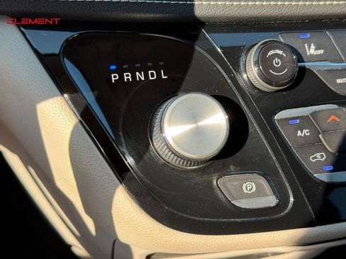 Used 2022 Chrysler Pacifica Touring-L FWD image 26