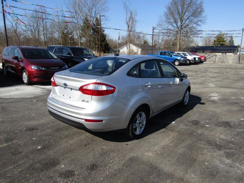 Used 2017 Ford Fiesta SE image 7