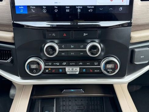 Used 2024 Ford Expedition Limited AWD/4WD image 32