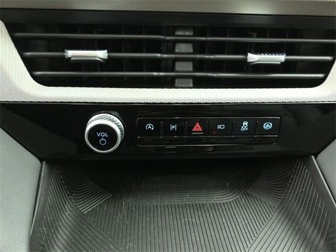 Certified 2025 Ford Explorer Active w/ Active Comfort Package image 18