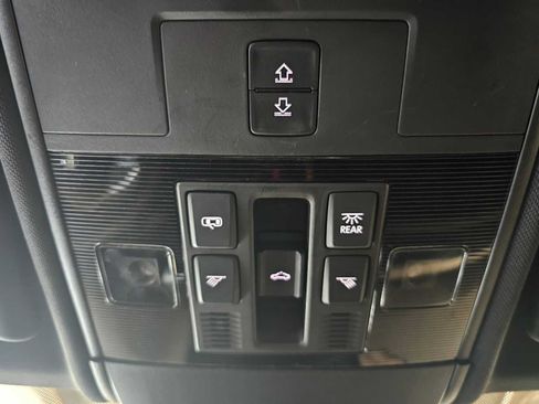 Used 2023 Volkswagen Atlas Cross Sport SEL R-Line AWD/4WD image 34