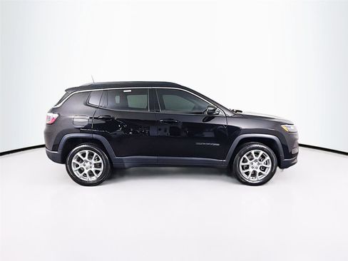 Used 2024 Jeep Compass Latitude AWD/4WD image 12