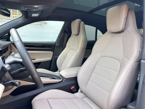 New 2026 Porsche Macan Electric RWD image 5