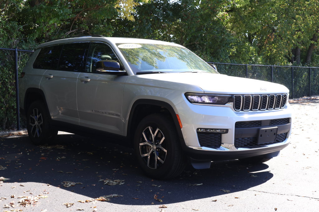 Used 2023 Jeep Grand Cherokee L Limited AWD/4WD image 10