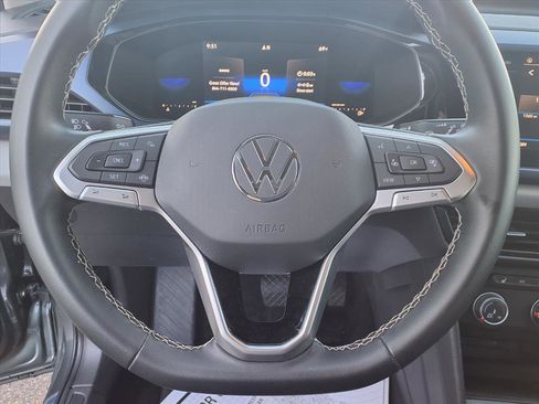 Certified 2022 Volkswagen Taos SE image 13