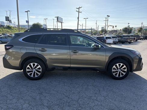Used 2024 Subaru Outback Premium AWD/4WD image 2