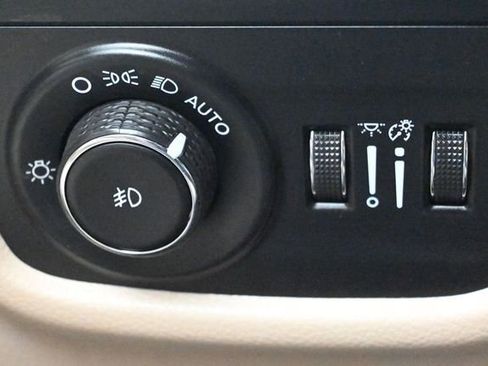Used 2022 Jeep Grand Cherokee L Limited RWD image 26