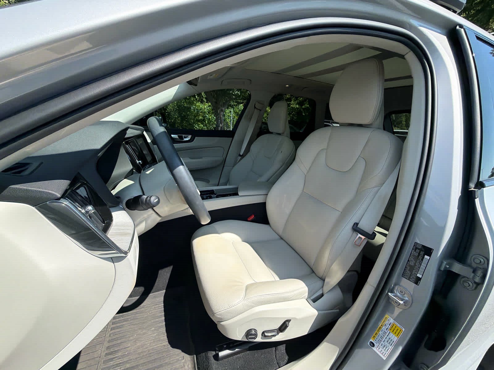 Used 2024 Volvo XC60 B5 Plus w/ Protection Package Premier AWD/4WD image 28