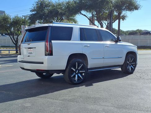 Used 2020 Cadillac Escalade Luxury RWD image 6