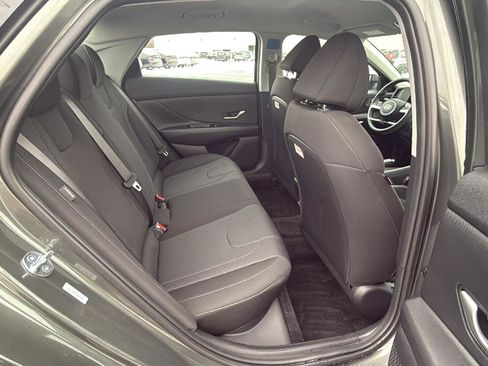Used 2025 Hyundai Elantra SE image 21
