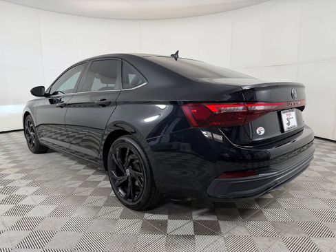 Used 2025 Volkswagen Jetta SE FWD image 3