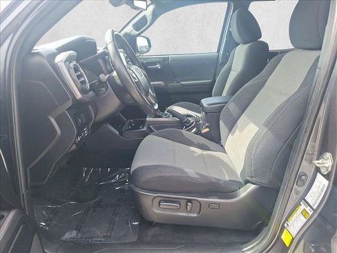 Used 2022 Toyota Tacoma TRD Off-Road image 15