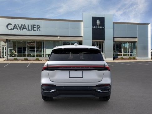 Used 2026 Lincoln Nautilus Premier AWD/4WD image 5