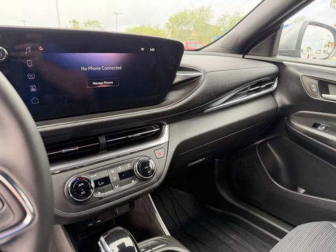 Used 2025 Buick Envista Preferred w/ Convenience I Package image 14