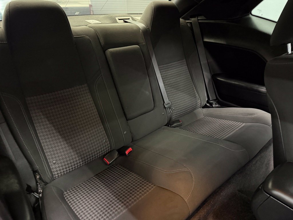 Used 2016 Dodge Challenger SXT RWD image 39