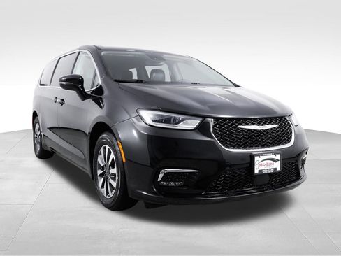 Used 2022 Chrysler Pacifica Touring-L FWD image 12