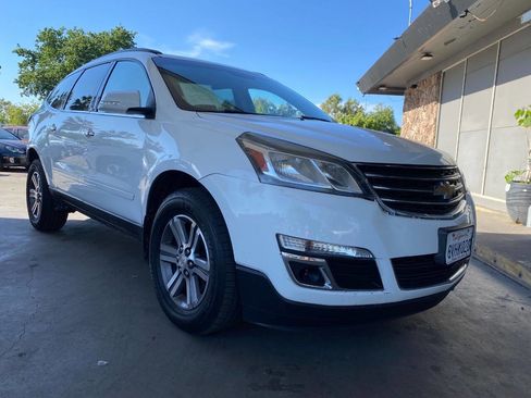 Used 2017 Chevrolet Traverse LT FWD image 12