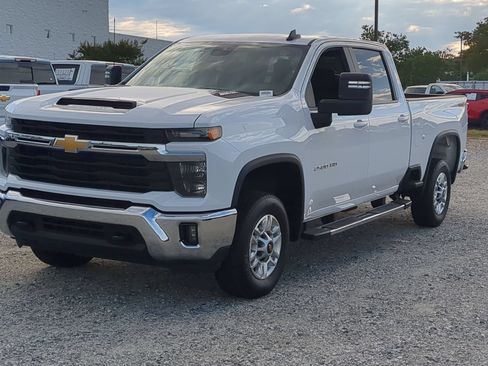 Used 2025 Chevrolet Silverado 2500 LT w/ Convenience Package AWD/4WD image 5