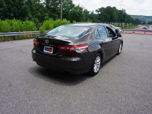 Used 2018 Toyota Camry LE FWD image 19