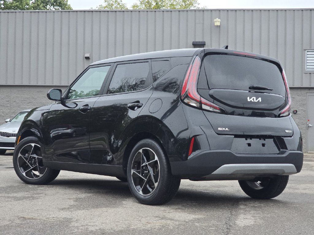 Used 2023 Kia Soul EX FWD image 14