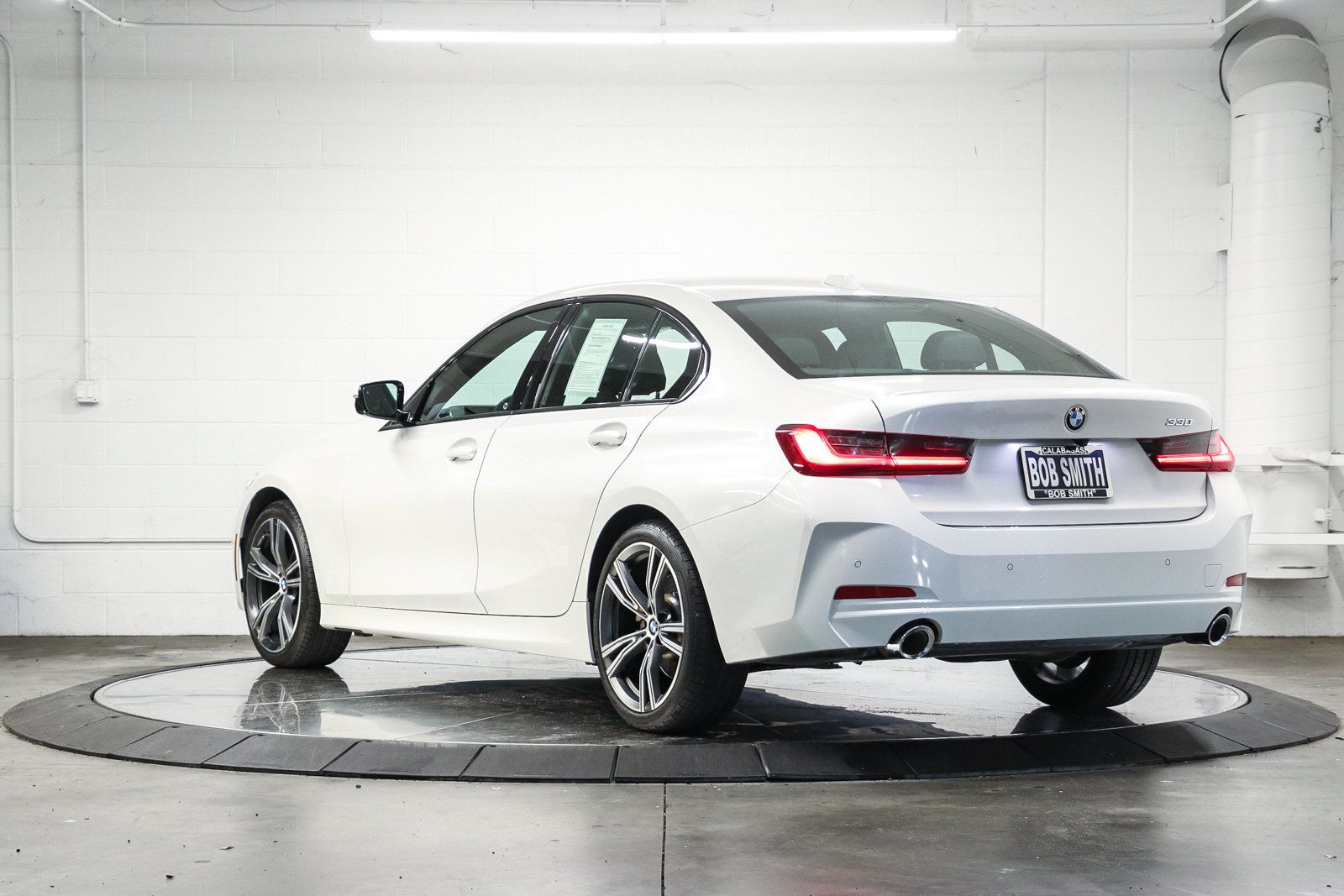 Certified 2023 BMW 330i Sedan w/ Premium Package RWD image 4
