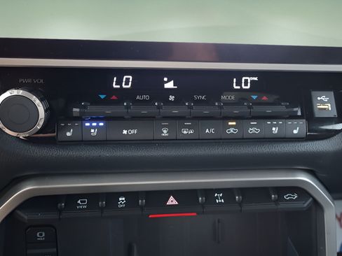 Used 2025 Toyota Tundra Limited w/ TRD Off-Road Package AWD/4WD image 20