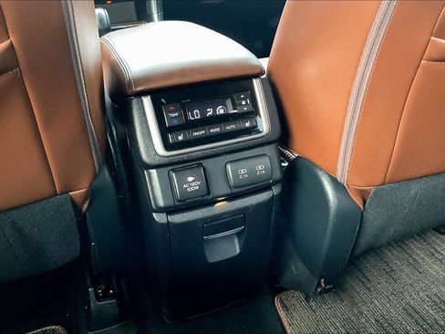 Used 2020 Subaru Ascent Touring w/ Popular Package #2 AWD/4WD image 10
