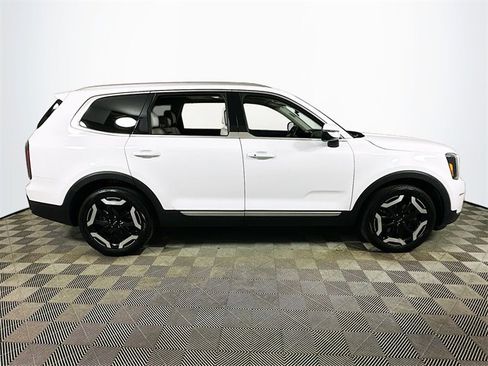 Used 2024 Kia Telluride EX image 2