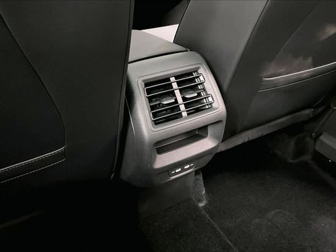 New 2026 Volkswagen Tiguan SE image 16