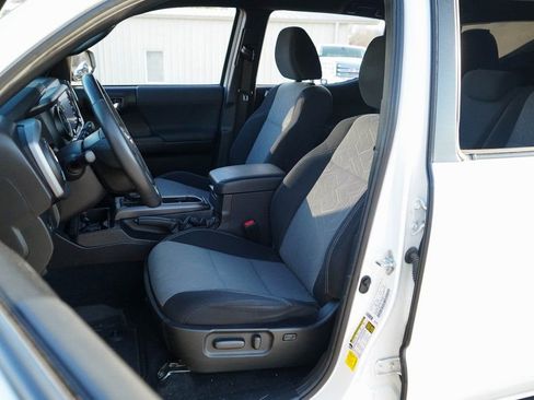 Used 2021 Toyota Tacoma TRD Off-Road image 7