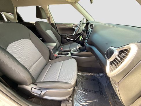 Used 2022 Kia Soul LX image 14