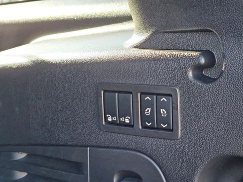 Used 2017 Cadillac Escalade ESV Platinum image 44