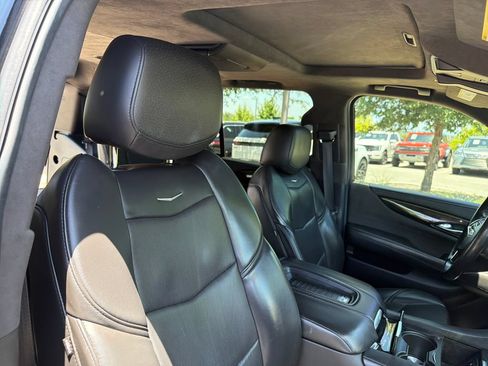 Used 2020 Cadillac Escalade Platinum AWD/4WD image 38