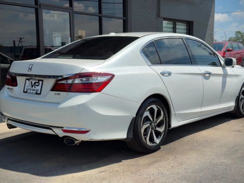 Used 2017 Honda Accord EX-L image 2