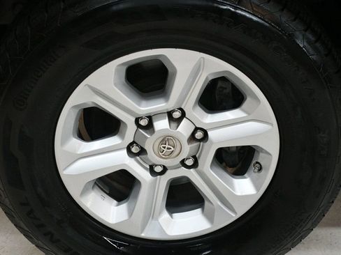 Used 2016 Toyota 4Runner SR5 Premium image 18