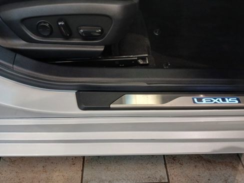 Used 2023 Lexus ES 250 w/ Premium Package image 17