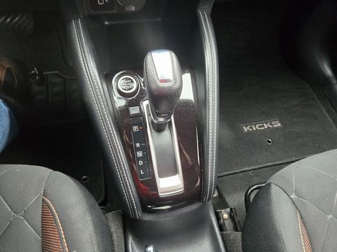 Used 2020 Nissan Kicks SR image 11