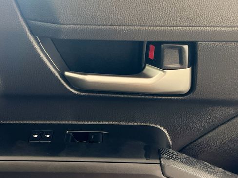 Used 2024 Toyota Tacoma TRD Sport image 32