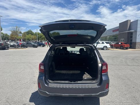 Used 2017 Subaru Outback 2.5i Limited AWD/4WD image 7