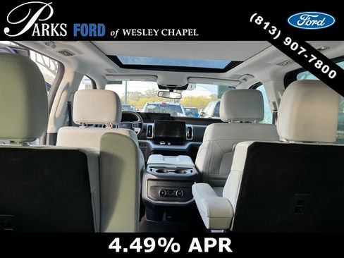 Used 2025 Ford Expedition Platinum w/ Driver's Package image 5