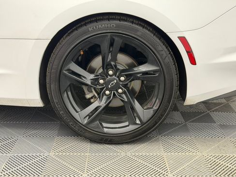 Used 2021 Chevrolet Camaro LT RWD image 14