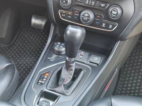 Used 2020 Jeep Cherokee Trailhawk w/ Cold Weather Group AWD/4WD image 17