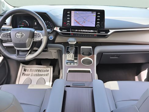 Used 2023 Toyota Sienna XLE w/ XLE Plus Package AWD/4WD image 13