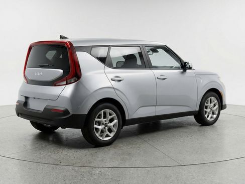 Used 2025 Kia Soul LX w/ LX Technology Package FWD image 9