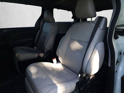 Used 2015 Toyota Sienna Limited FWD image 19