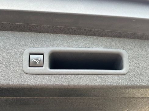 Used 2025 Toyota Sienna XLE FWD image 7