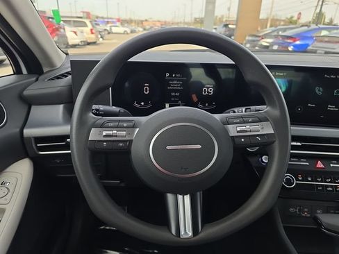 Used 2025 Hyundai Sonata SE FWD image 14