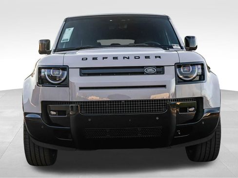 New 2026 Land Rover Defender 130 X-Dynamic SE image 2