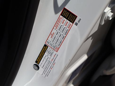 Used 2024 Nissan Rogue S AWD/4WD image 29