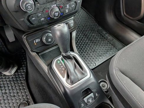 Used 2023 Jeep Renegade Latitude image 17